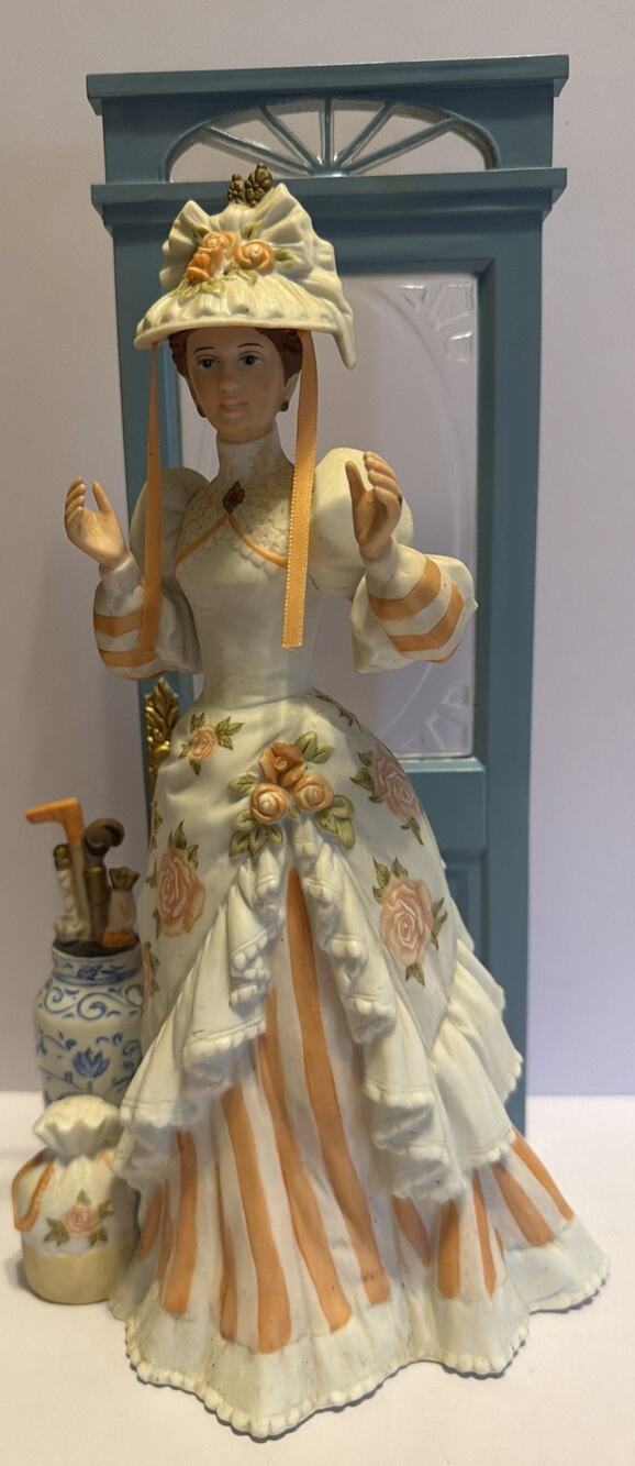 1993 Avon Mrs Albee Award Figurine President's Club Porcelain Vintage